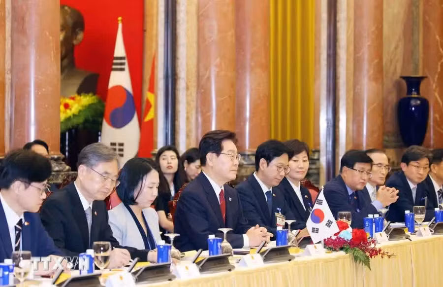 Tổng thống Lee Jae Myung và đoàn cấp cao Hàn Quốc tại cuộc hội đàm. Ảnh: Phạm Kiên/TTXVN