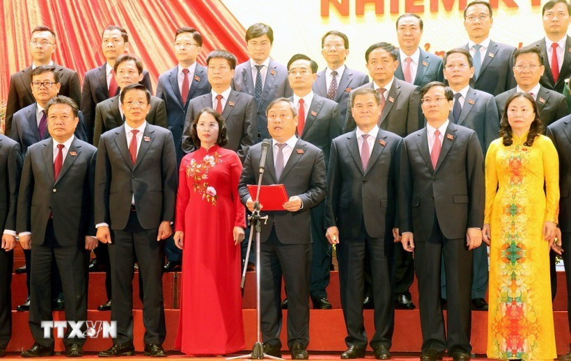 Ông Vũ Đại Thắng phát biểu nhận nhiệm vụ. (Ảnh: Văn Đức/TTXVN) bi-thu-quang-ninh.jpg
