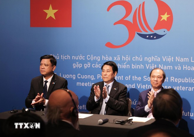 Chủ tịch nước Lương Cường gặp gỡ các cựu chiến binh Việt Nam và Hoa Kỳ. (Ảnh: Lâm Khánh/TTXVN) Chủ tịch nước Lương Cường gặp gỡ các cựu chiến binh Việt Nam và Hoa Kỳ. (Ảnh: Lâm Khánh/TTXVN)