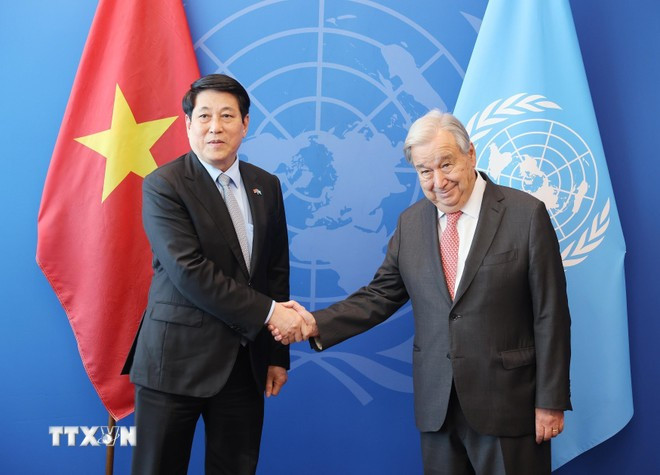 Chủ tịch nước Lương Cường gặp Tổng Thư ký Liên hợp quốc Antonio Guterres. (Ảnh: Lâm Khánh/TTXVN) Chủ tịch nước Lương Cường gặp Tổng Thư ký Liên hợp quốc Antonio Guterres. (Ảnh: Lâm Khánh/TTXVN)