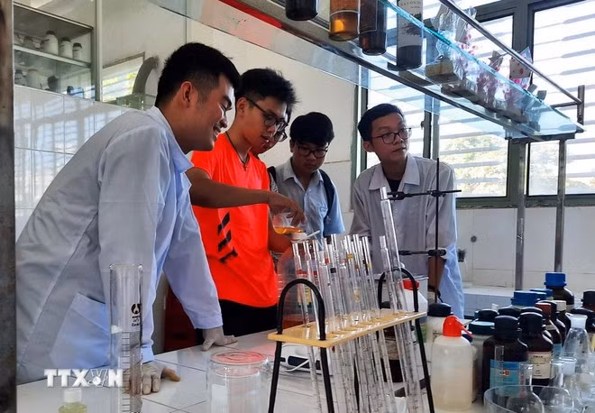 Phòng nghiên cứu trường Đại học Sư phạm kỹ thuật (Đại học Đà Nẵng). (Ảnh: TTXVN phát)