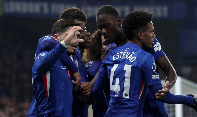 Chelsea lên nhì bảng Premier League.
