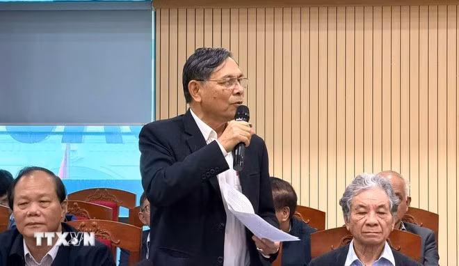 PGS, TS Đặng Văn Thanh, nguyên Chủ tịch Hiệp hội Kế toán và Kiểm toán Việt Nam cho rằng dự thảo Báo cáo chính trị trình Đại hội XIV của Đảng cần tiếp tục hoàn thiện thể chế phát triển nhanh và bền vững, coi thể chế là nguồn lực quan trọng nhất. Ảnh: Thanh Hương/TTXVN