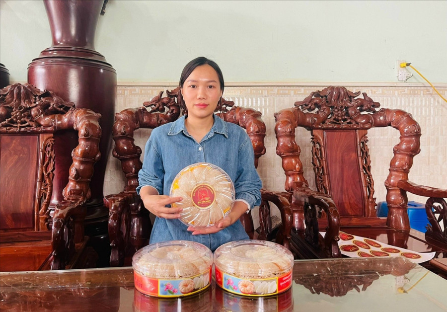 Sau khi đạt chứng nhận OCOP, chị Yến tự tin hơn khi giới thiệu sản phẩm của gia đình. Ảnh: H.T sau-khi-xay-dung-chung-nhan-ocop-chi-yen-tu-tin-hon-khi-gioi-thieu-san-pham-cua-gia-dinh-1691.jpg