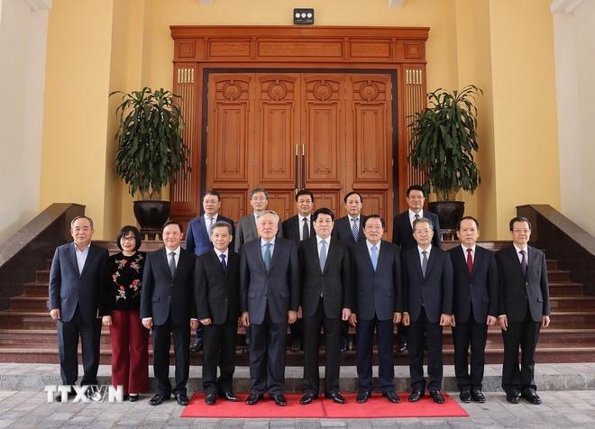 Chủ tịch nước Lương Cường và các thành viên Ban Chỉ đạo cải cách Tư pháp Trung ương. Ảnh: Lâm Khánh/TTXVN