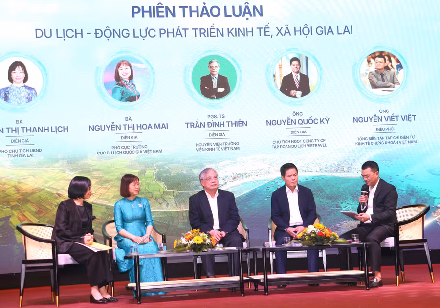 प्रबंधकों, विशेषज्ञों और वक्ताओं ने स्पष्ट रूप से बाधाओं को स्वीकार किया और जिया लाई के पर्यटन को सफलता दिलाने के लिए सुझाव दिए। फोटो: क्वांग टैन cac-nha-quan-ly-chuyen-gia-dien-giai-da-thang-than-nhin-nhan-nhung-diem-nghen-va-hien-ke-de-du-lich-gia-lai-but-pha.jpg