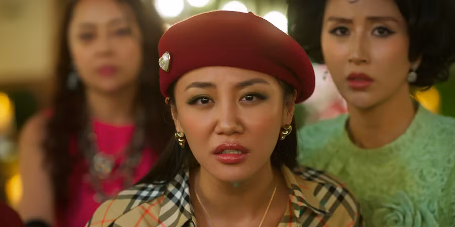 Văn Mai Hương được xem là điểm sáng trong phim Thỏ ơi. Dù lần đầu chạm ngõ điện ảnh, cô được khen nhờ lối diễn xuất tự nhiên, duyên dáng.