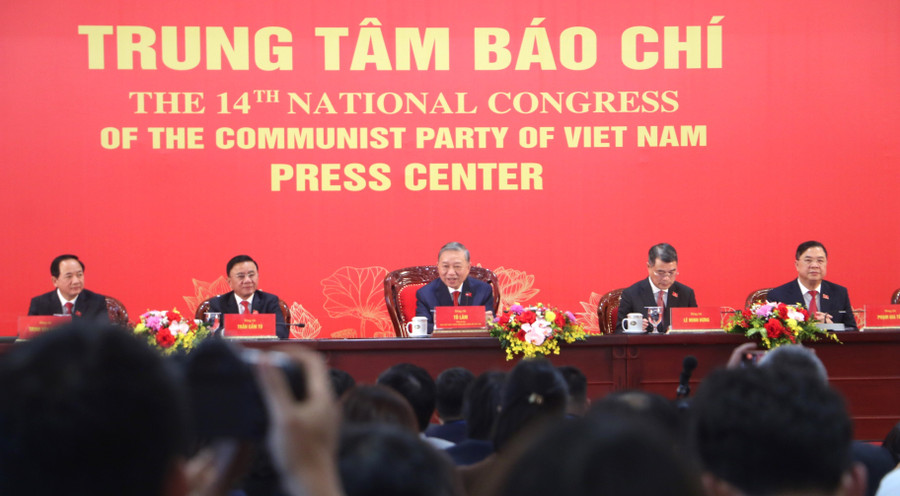 tong-bi-thu-vui-mung-khang-dinh-dai-hoi-dai-bieu-toan-quoc-lan-thu-xiv-cua-dang-cong-san-viet-nam-thanh-cong-ruc-ro-thanh-cong-rat-tot-dep-quang-tan.jpg