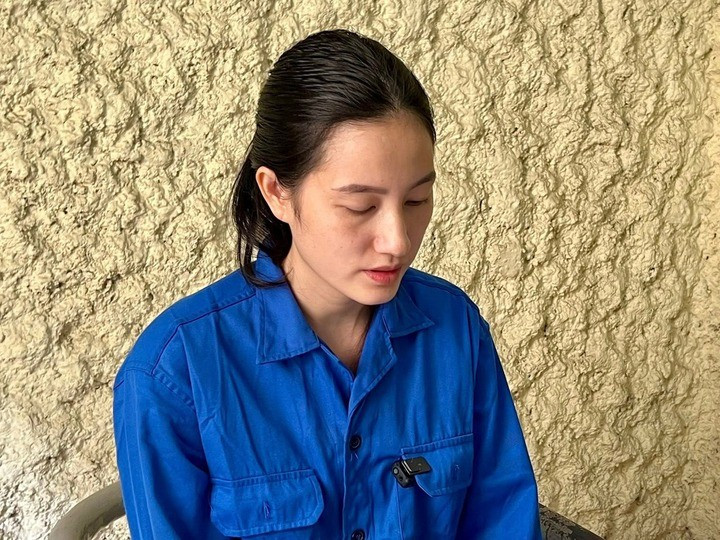 Nông Thị Thu Thủy tại cơ quan công an. (Ảnh: Công an tỉnh Điện Biên) thuy-tet-be-nho.jpg