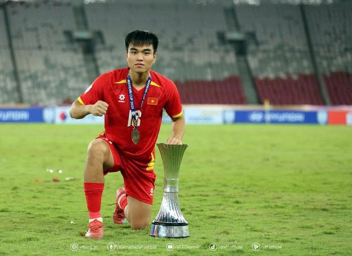 Nguyễn Công Phương tỏa sáng trong màu áo U23 Việt Nam tạo cột mốc lịch sử ở sân chơi Đông Nam Á. Ảnh: VFF Nguyễn Công Phương tỏa sáng trong màu áo U23 Việt Nam tạo cột mốc lịch sử ở sân chơi Đông Nam Á. Ảnh: VFF