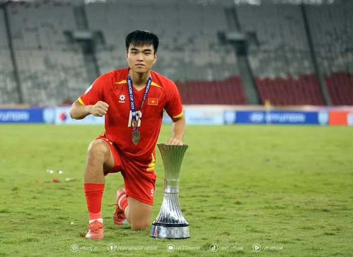 Nguyễn Công Phương tỏa sáng trong màu áo U23 Việt Nam tạo cột mốc lịch sử ở sân chơi Đông Nam Á. Ảnh: VFF