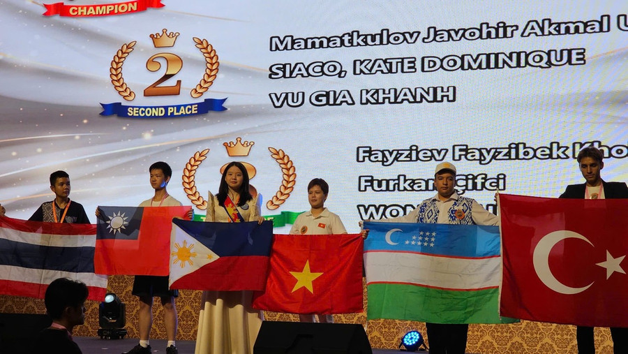 Em Vũ Gia Khánh, lớp 11 trường THPT liên cấp Vinschool the Harmony đạt Huy chương Vàng và đạt điểm cao thứ 2 của khối 11. Em Vũ Gia Khánh, lớp 11 trường THPT liên cấp Vinschool the Harmony đạt Huy chương Vàng và đạt điểm cao thứ 2 của khối 11.