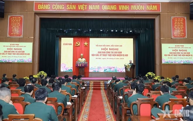 Quang cảnh Hội nghị giao ban công tác bảo đảm hậu cần, kỹ thuật cho việc thực hiện nhiệm vụ diễu binh, diễu hành tại Lễ kỷ niệm 80 năm Cách mạng Tháng Tám thành công và Quốc khánh 2/9 (nhiệm vụ A80). (Nguồn: Quân đội Nhân dân)