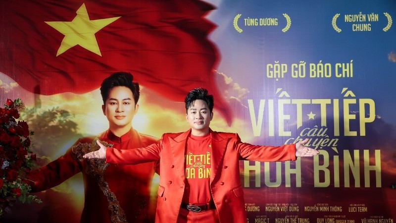 Ca sĩ Tùng Dương ra mắt MV “Viết tiếp câu chuyện hòa bình”. (Ảnh: MẠNH NGUYỄN) viet-tiep.jpg