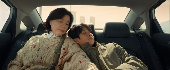 Phim xoay quanh câu chuyện về những bữa cơm mẹ nấu, tình thân trong gia đình