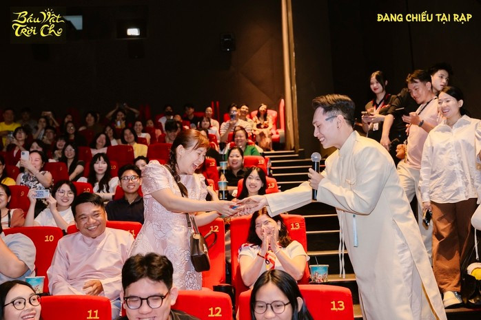 Đoàn phim "Báu vật trời cho" giao lưu cùng khán giả