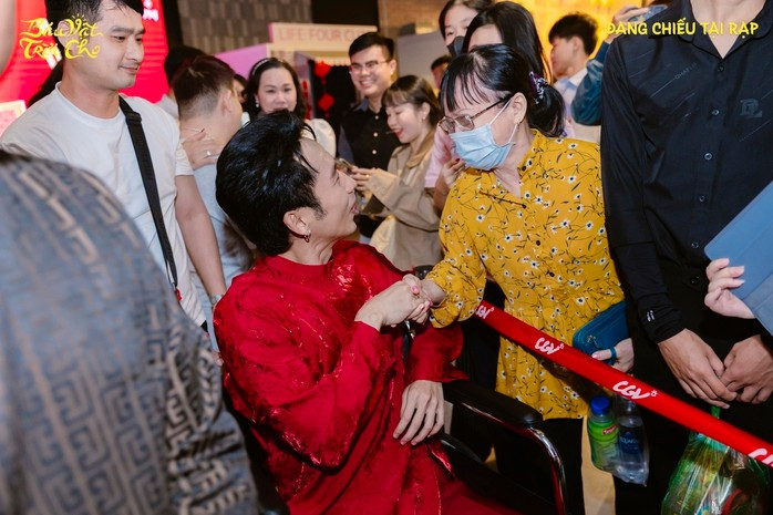 Diễn viên Tuấn Trần đi cinetour