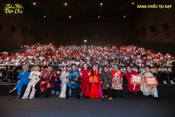 Đoàn phim "Báu vật trời cho" tại cinetour