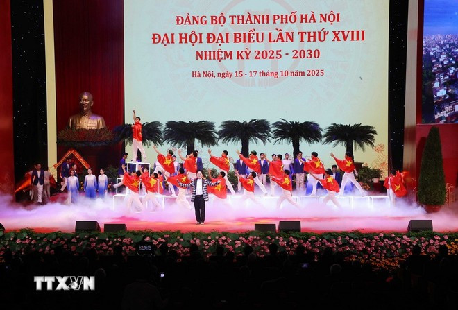 Chương trình biểu diễn văn nghệ chào mừng Đại hội. Ảnh: Văn Điệp/TTXVN Chương trình biểu diễn văn nghệ chào mừng Đại hội. Ảnh: Văn Điệp/TTXVN