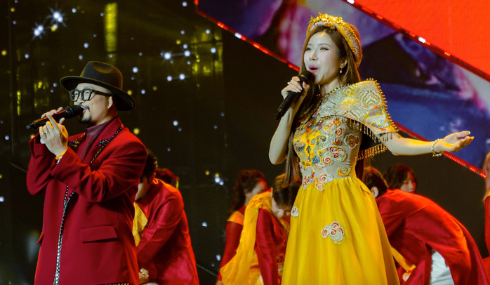 Chương trình mang đến một không gian âm nhạc dâng trào và ánh sáng rực rỡ