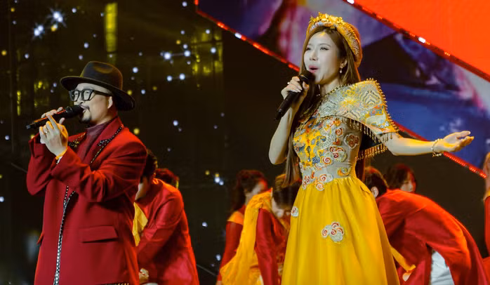 Chương trình mang đến một không gian âm nhạc dâng trào và ánh sáng rực rỡ