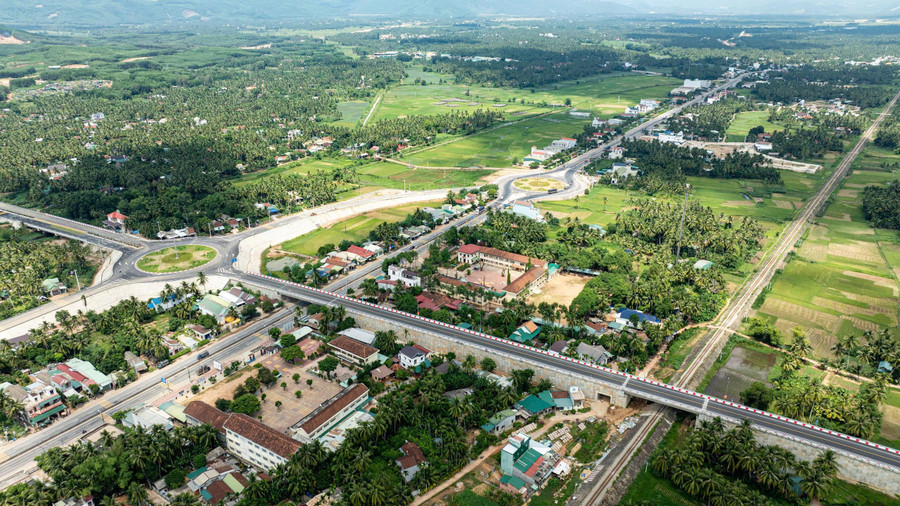 Tuyến đường kết nối ĐT 638 - ĐT 639 mở ra không gian phát triển mới cho phường Hoài Nhơn. Ảnh: ĐPCC 3.jpg