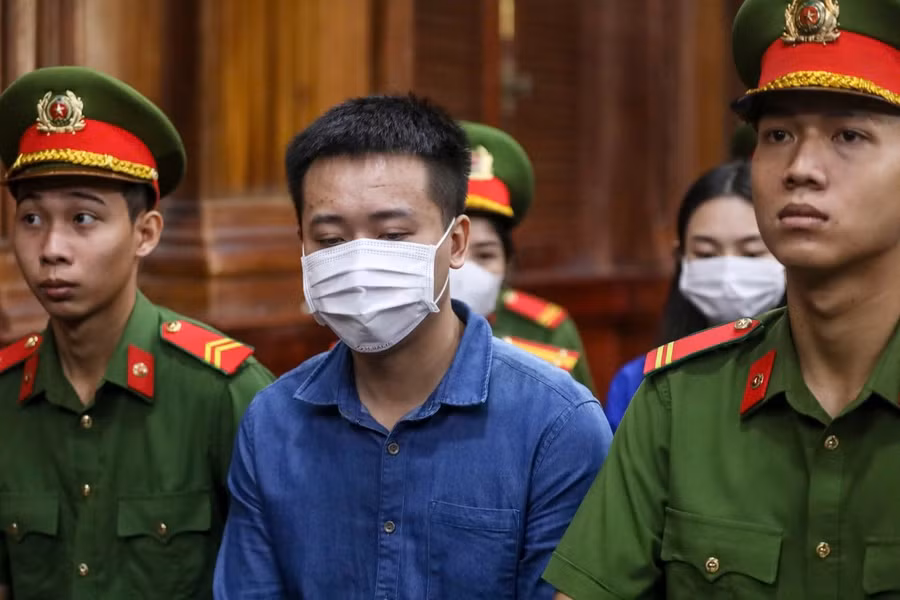 Bị cáo Phạm Quang Linh tại phiên tòa chiều 19/11. Ảnh: Phạm Thọ.