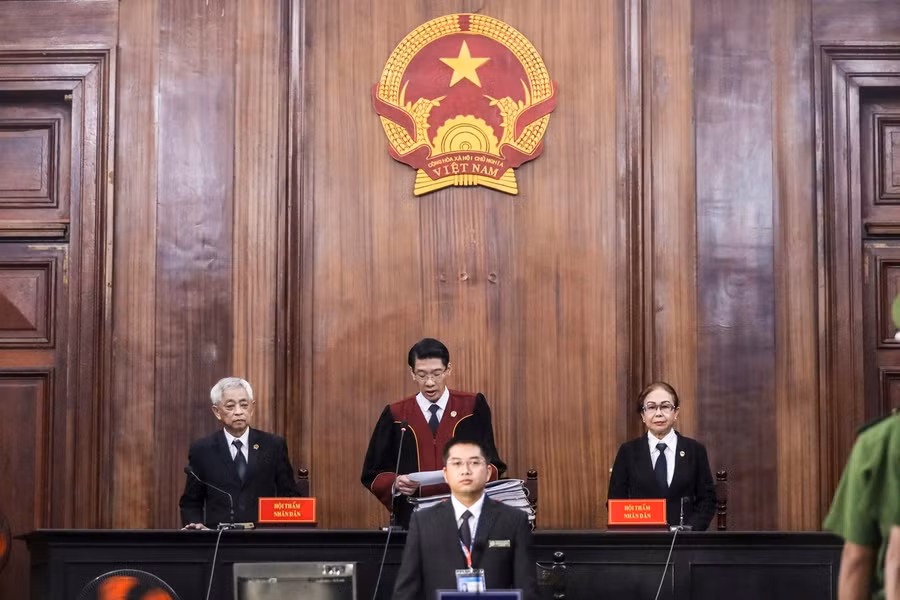 HĐXX phiên tòa vụ Thùy Tiên và 4 bị cáo ngày 19/11. Ảnh: Duy Anh.