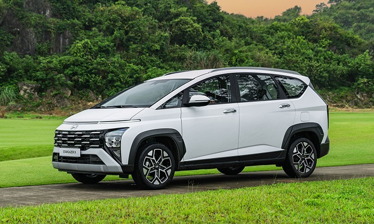 Stargazer X được phát triển theo phong cách SUV mạnh mẽ, đa dụng hơn. Ảnh: ST gia-xe-hyundai-stargazer-lan-banh-kem-uu-dai-thang-6-2025-18-1749483688-751-width740height444.jpg