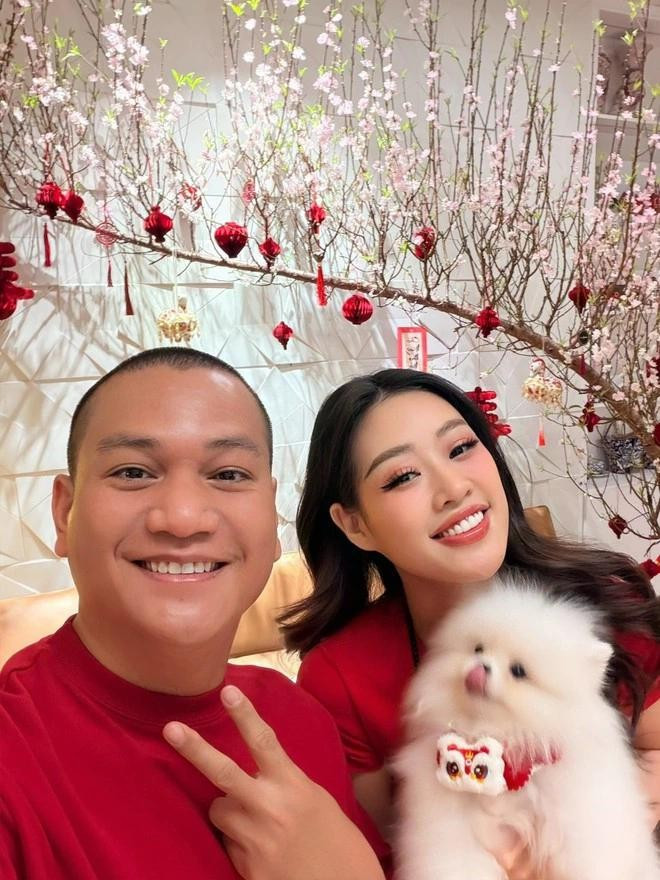 Khánh Vân và chồng luôn dành sự tin tưởng, chia sẻ với nhau những buồn vui trong cuộc sống. Ảnh: FBNV