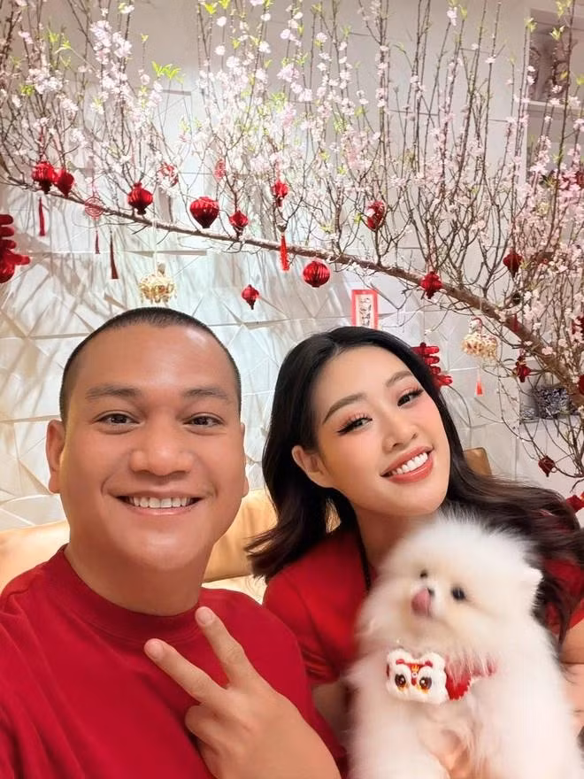 Khánh Vân và chồng luôn dành sự tin tưởng, chia sẻ với nhau những buồn vui trong cuộc sống. Ảnh: FBNV