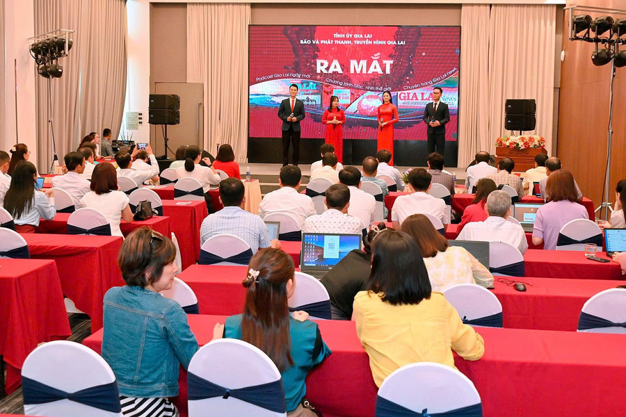 Quang cảnh buổi ra mắt. Ảnh: Đức Thụy quang-canh-buoi-ra-mat.jpg