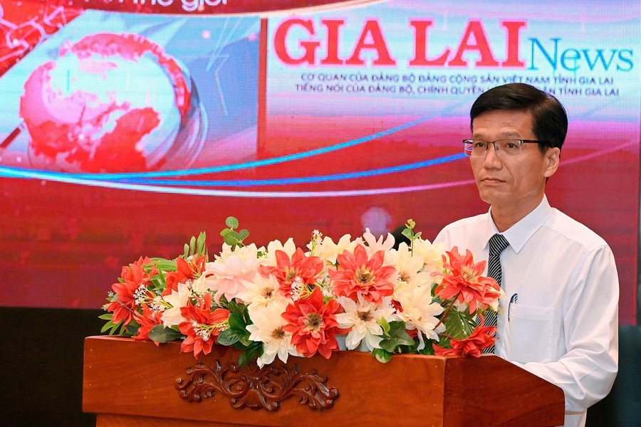 Tổng Biên tập Báo và phát thanh, truyền hình Gia Lai Hồ Xuân Ánh phát biểu tại buổi ra mắt. Ảnh: Đức Thụy tong-bien-tap-bao-va-phat-thanh-truyen-hinh-gia-lai-phat-bieu-tai-buoi-ra-mat-duc-thuy.jpg