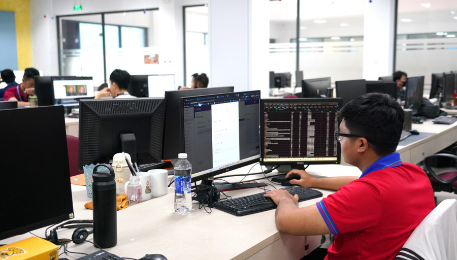 Kỹ sư công nghệ thông tin làm việc tại Khu đô thị Khoa học và Giáo dục Quy Hòa (phường Quy Nhơn Nam). Ảnh: N.Q doi-moi-sang-tao.jpg