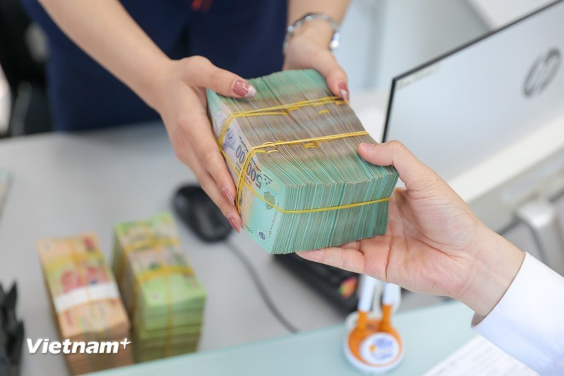 Từ 1/11, chuyển tiền từ 500 triệu đồng và 1.000 USD trở lên phải báo cáo. (Ảnh: Vietnam+) bao-cao-chuyen-tien.jpg