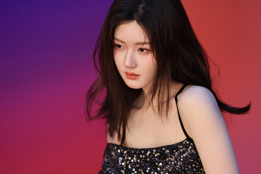 Sự nghiệp Triệu Lộ Tư từng lao đao vì bệnh tật và tranh chấp với công ty quản lý.