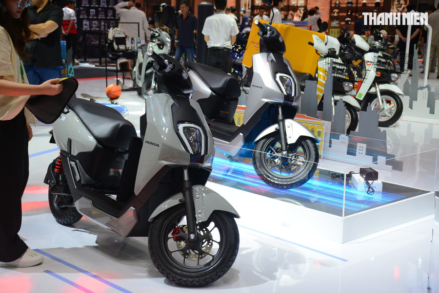 Honda ICON e: được HVN phân phối 3 phiên bản với giá 26,9 - 27,3 triệu đồng (đã bao gồm thuế VAT 10% nhưng không kèm pin). Ảnh: Bá Hùng