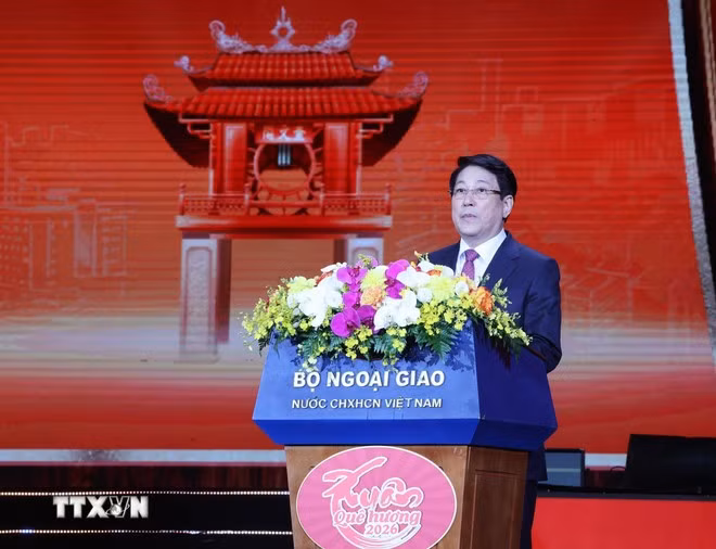 Chủ tịch nước Lương Cường phát biểu chào mừng, chúc Tết kiều bào. Ảnh: Lâm Khánh/TTXVN