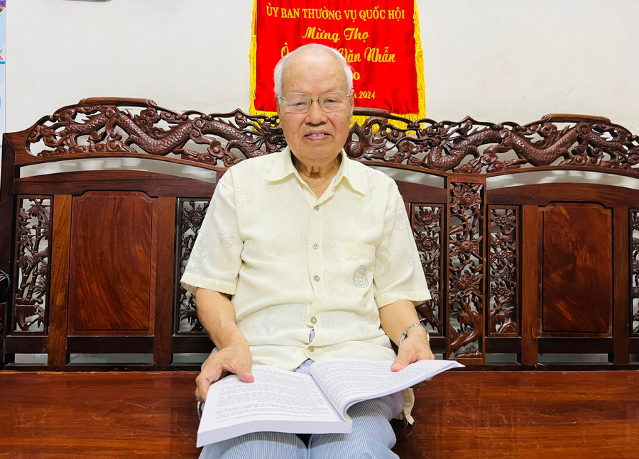 Đồng chí Trần Văn Nhẫn-nguyên Phó Chủ nhiệm Ủy ban Kinh tế và Ngân sách của Quốc hội khóa IX, nguyên Chủ tịch UBND tỉnh Bình Định (cũ) bày tỏ sự tin tưởng vào sự phát triển đột phá của kinh tế tư nhân. Ảnh: P.L tran-van-nhan.jpg