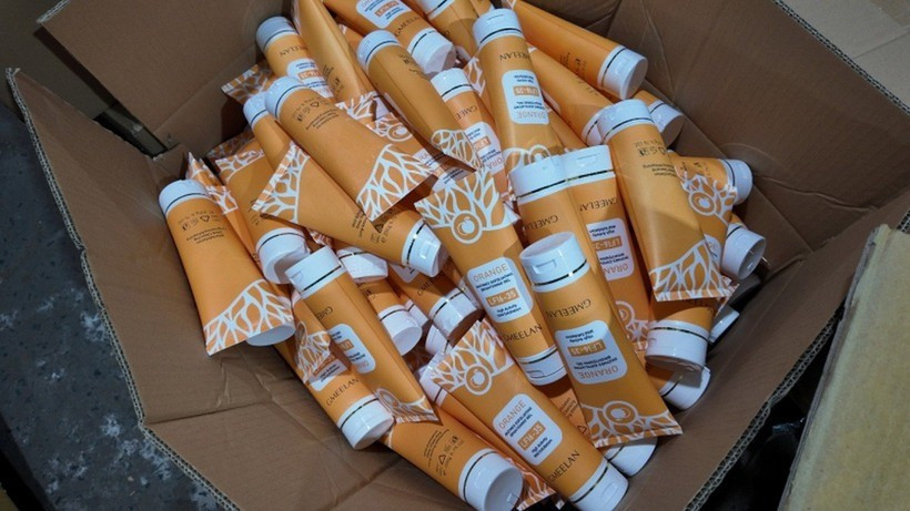 Mỹ phẩm giả bị thu giữ. Ảnh: Báo Công an nhân dân hang-gia.jpg