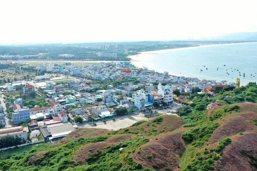 Một góc biển Nhơn Lý. Ảnh: Đức Thụy bien-nhon-ly-duoc-du-khach-trong-va-ngoai-nuoc-tim-den-tham-quan-trai-nghiem-duc-thuy.jpg