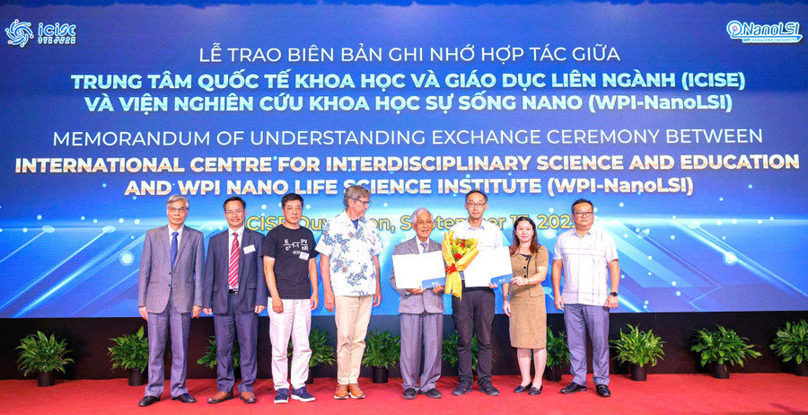 Trung tâm ICISE và Viện Nghiên cứu Khoa học sự sống Nano trao biên bản ghi nhớ hợp tác. Ảnh: An Nhiên doi-moi-sang-tao.jpg