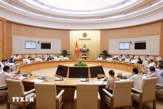 Chính chủ trì họp đánh giá kết quả vận hành mô hình chính quyền địa phương hai cấp. (Ảnh: Dương Giang/TTXVN)