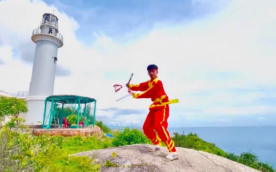 Clip Song phượng kiếm của ĐVTN xã Phù Mỹ Đông được quay tại nhiều thắng cảnh đẹp của địa phương. Ảnh cắt từ clip hoat-dong-cong-dong.jpg