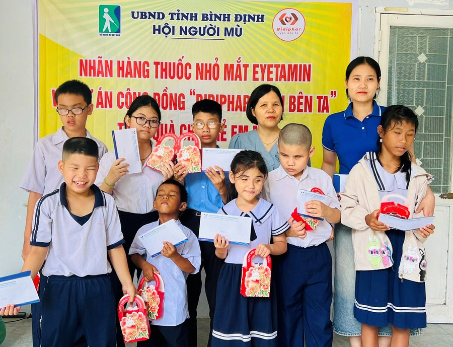 Hội Người mù tỉnh đặt mục tiêu mọi trẻ em khiếm thị trong độ tuổi đi học đều được tạo điều kiện đến trường. Ảnh: K.H niem-tin.jpg
