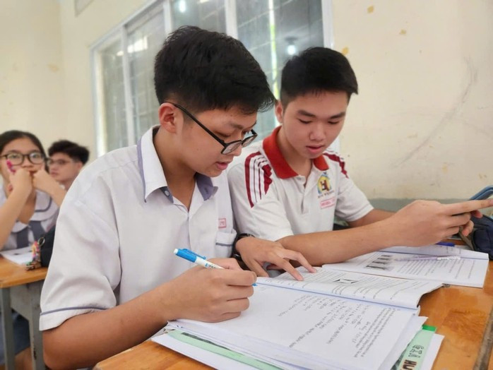 Tinh giản chương trình học, đổi mới thi cử theo hướng nhẹ nhàng hơn sẽ giúp thay đổi tư duy về dạy thêm, học thêm. Ảnh: Đặng Trinh