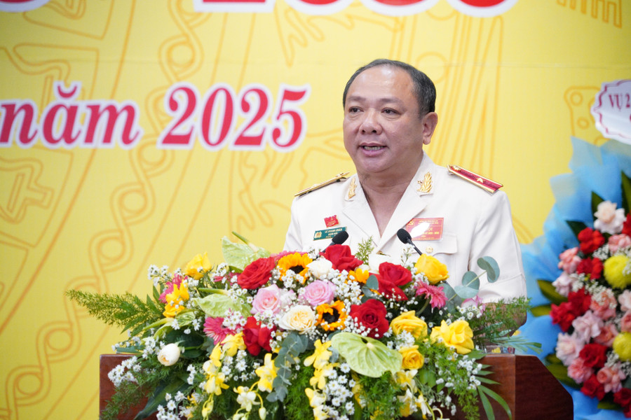 Thiếu tướng Lê Quang Nhân, Bí thư Đảng ủy, Giám đốc Công an tỉnh Gia Lai phát biểu khai mạc Đại hội. Ảnh: N.H 1.jpg
