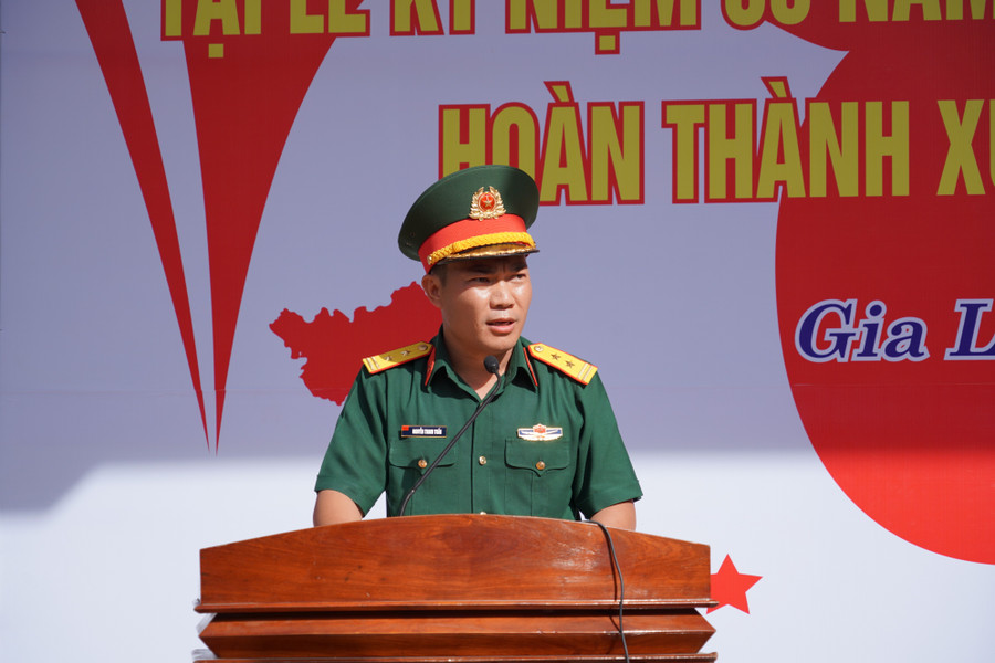 Thay mặt đoàn diễu binh diễu hành, Trung tá Đặng Ngọc Lâm-Phó Tham mưu trưởng Sư đoàn 10 thuộc Quân đoàn 34 phát biểu cảm ơn lãnh đạo tỉnh Gia Lai đã quan tâm, dành thời gian đón tiếp đoàn chu đáo, nồng nhiệt. Ảnh: N.H a4.jpg