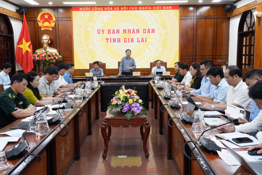1-quang-canh-cuoc-hop-anh-nh.jpg