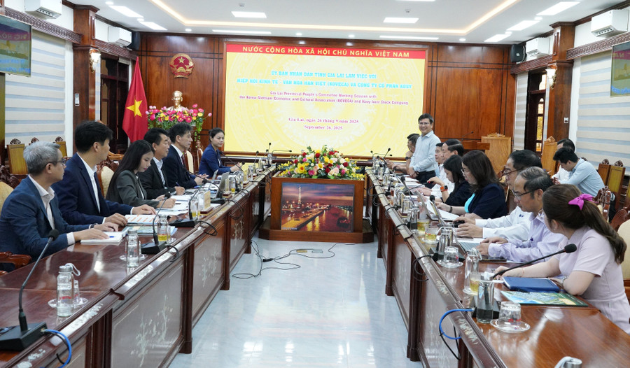 Quang cảnh buổi làm việc. Ảnh: N.H 1.jpg